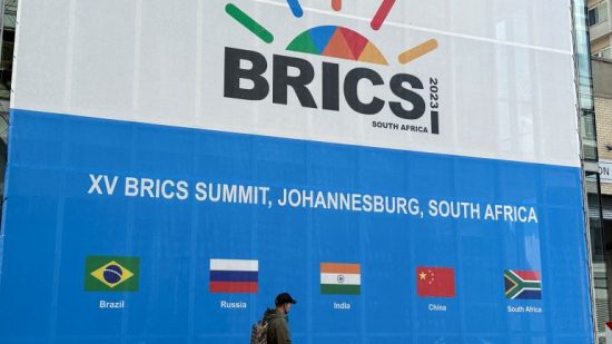مجموعة ”بريكس”.. توقعات بانضمام دول جديدة في قمة جوهانسبورغ